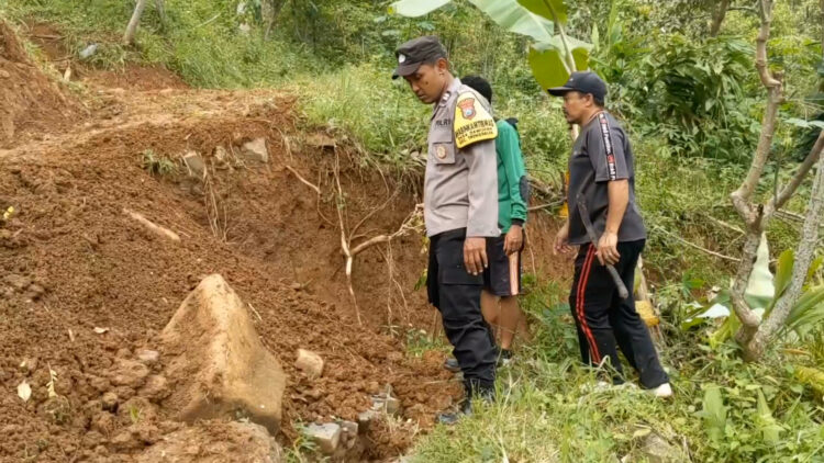 Bencana Tanah Gerak dan Longsor Ancam Ratusan Warga di Desa Dawuhan, Trenggalek