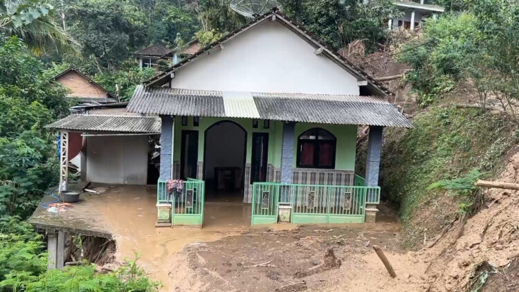 Tim Gabungan Tembus Lokasi Rumah Tertimpa Longsor Di Trenggalek, Enam Warga Masih Hilang