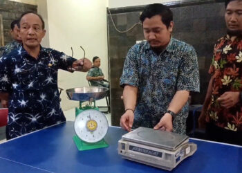 Disperindag Tulungagung Rutin Periksa Timbangan Pedagang di Pasar