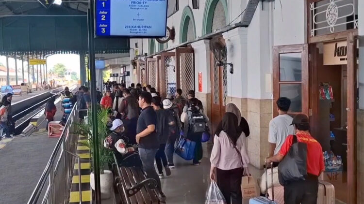 Libur Panjang Dongkrak Jumlah Penumpang di Stasiun Kediri