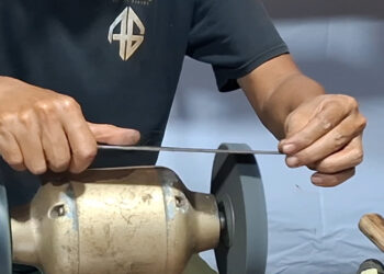 Jelang Idul Adha, Komunitas Penggemar Pisau Kediri dan Ponpes Lirboyo Buka Jasa Asah Pisau Kurban Gratis