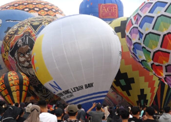 PLN UP3 Kediri Meriahkan Bhayangkara Balloon Festival Tulungagung 2025 Ajak Masyarakat Bijak Terbangkan Balon Udara
