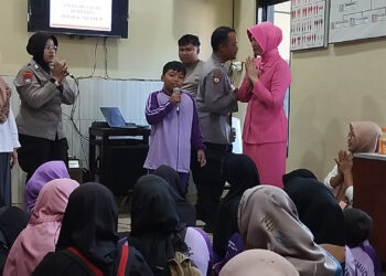 Puluhan Siswa SLB Bhakti Pemuda Kunjungi Mapolsek Ngasem Dapat Edukasi Antibullying dan Keselamatan Berlalu Lintas