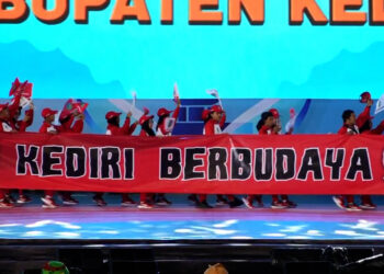 Pembukaan Porprov Jatim IX 2025 Meriah, Kontingen Kabupaten Kediri Tampil Semarak dalam Defile