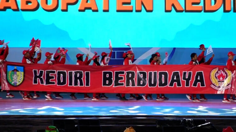 Pembukaan Porprov Jatim IX 2025 Meriah, Kontingen Kabupaten Kediri Tampil Semarak dalam Defile