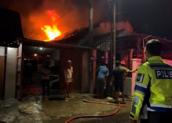 Toko Kosmetik di Pare Ludes Terbakar, Kerugian Capai Ratusan Juta Rupiah