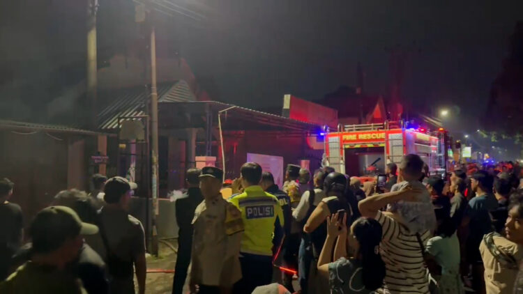 Kebakaran Hanguskan Toko Kosmetik Di Pare Kerugian Capai Ratusan Juta