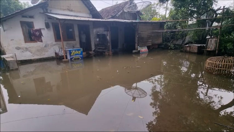 Gorong-Gorong Tersumbat, Sejumlah Rumah Warga di Nganjuk Tergenang Air
