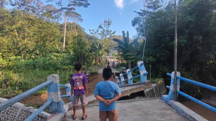 Lima Jembatan Penghubung Antar Desa Dan Antar Kecamatan Di Trenggalek Putus Total Akibat Banjir Bandang