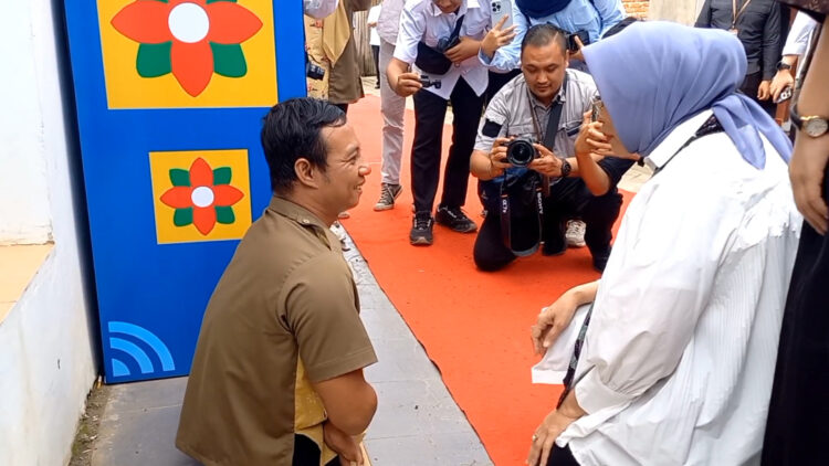 Kemensos Salurkan Bantuan Usaha untuk Difabel di Kampung Inklusi Trenggalek