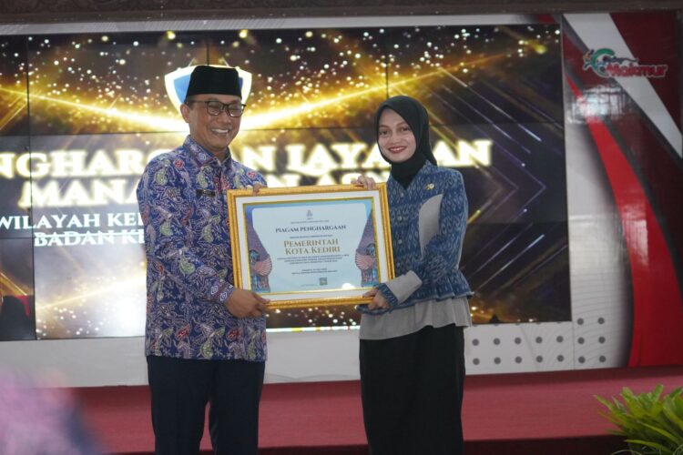 Mbak Wali Terima Tiga Penghargaan Dari BKN, Bukti Komitmen Tingkatkan Manajemen ASN dan Layanan Kepegawaian