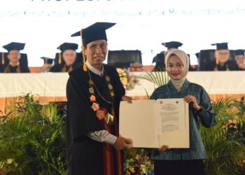 Hadiri Wisuda Universitas Kadiri, Mbak Wali Lulus Bukan Akhir, Teruslah Belajar dan Kembangkan Potensi