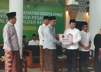 Menko PMK Kunjungi Ponpes Al Falah Kediri, Bawa Program Kesehatan Gratis untuk Santri