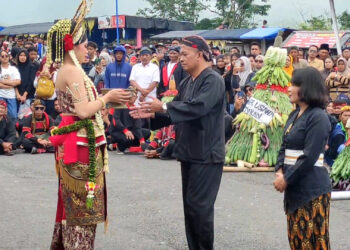 Ritual Sesaji dan Kirab Gunungan, Warga Gunung Kelud Kediri Mensyukuri Hasil Panen