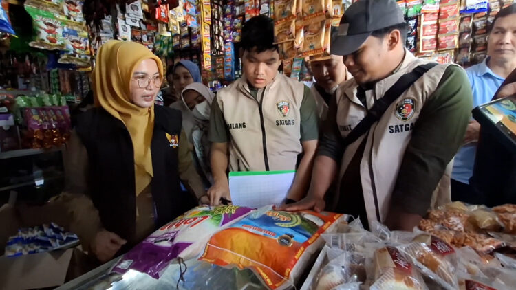 Sidak Gabungan Temukan Kutu Beras dan Ketidaksesuaian Standar Premium di Pasar Kota Kediri