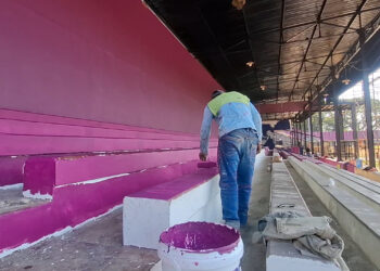 Pengecatan Tribun Capai 98 Persen, Perbaikan Rumput Stadion Brawijaya Terus Dikebut