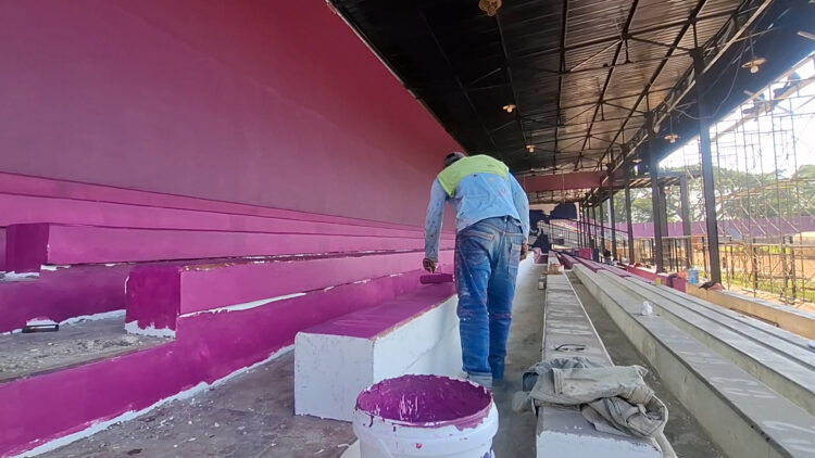 Pengecatan Tribun Capai 98 Persen, Perbaikan Rumput Stadion Brawijaya Terus Dikebut