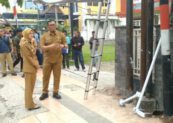 Wali Kota Kediri Tinjau Jalan Brawijaya, Puluhan Tiang Telekomunikasi Ilegal Akan Dicabut