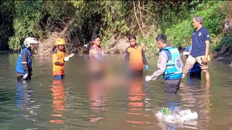 Penemuan Mayat di Sungai Gembolo Gegerkan Warga Mojokerto