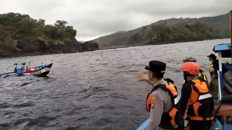 Tim SAR Gabungan Lakukan Pencarian Terakhir, Enam ABK Kapal Sinar di Perairan Teluk Prigi