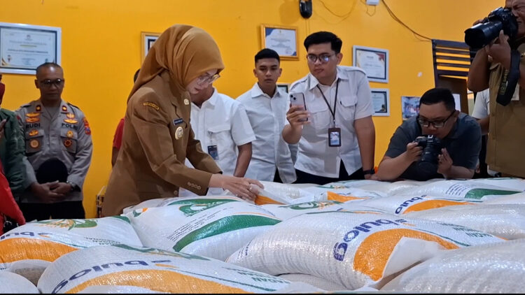 495 Warga Tamanan Terima Bantuan Beras dari Program Cadangan Pangan Pemerintah