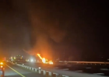 Mobil Terbakar Usai Tabrak Truk di Tol Jomo KM 710, Tiga Orang Selamat