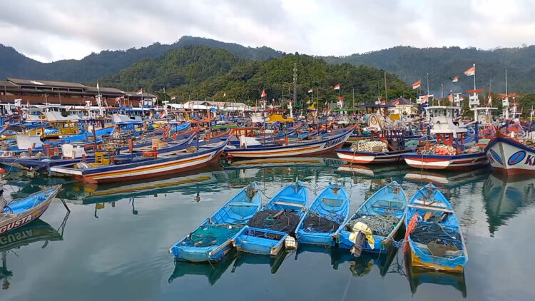 Ribuan Nelayan Prigi Trenggalek Terpaksa Tidak Melaut Akibat Cuaca Ekstrem