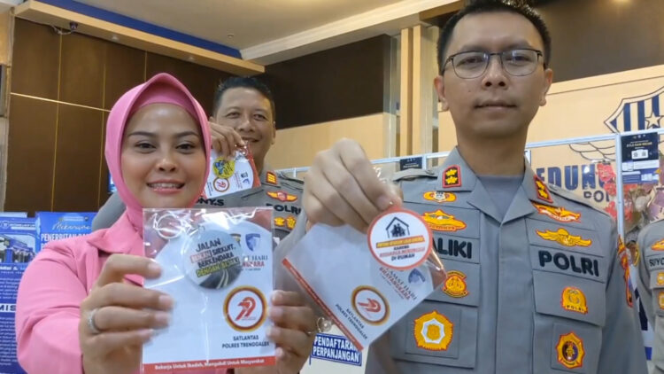 Peringati HUT Bhayangkara ke-79, Polres Trenggalek Gelar Aksi Sosial dan Edukasi Keselamatan Lalu Lintas