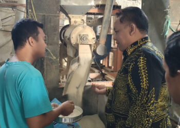 Cegah Peredaran Beras Oplosan, DPRD Jatim Tinjau Produsen di Kediri