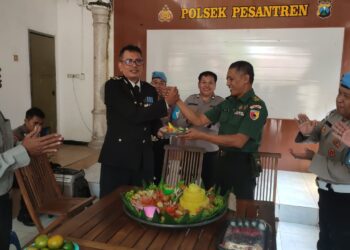 Sinergisitas TNI-POLRI warnai peringatan Hari Bhayangkara ke-79 di Polsek Pesantren