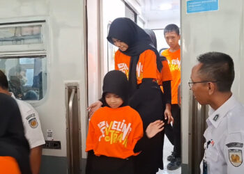 KAI Daop 7 Madiun Ajak Anak Disabilitas Naik Kereta Gratis dalam Peringatan Hari Anak Nasional