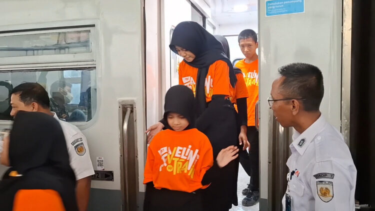 KAI Daop 7 Madiun Ajak Anak Disabilitas Naik Kereta Gratis dalam Peringatan Hari Anak Nasional