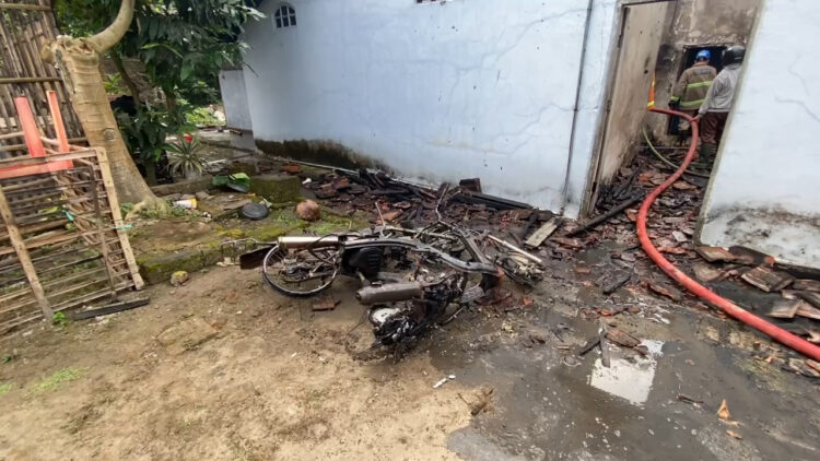 Ditinggal Berobat, Rumah Beserta Tiga Motor Habis Dilalap Si Jago Merah