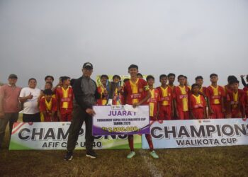 SMPN 2 Kediri Juara Wali Kota Cup, Gus Qowim Apresiasi Semangat Sportivitas Pelajar
