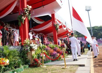 Upacara HUT RI ke-80 di Kota Kediri Berlangsung Khidmat, Mbak Wali Ajak Warga Berkontribusi Positif