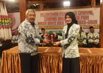 Mbak Wali Kediri Resmi Jadi Ibunda Guru Kota Kediri, Ajak PGRI Kolaborasi Majukan Pendidikan