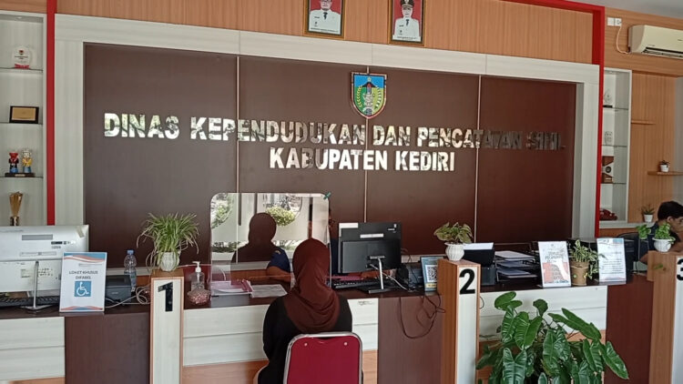 Dukcapil Kabupaten Kediri Jemput Bola Layani Dokumen Anak Sebelum Masuk Dapodik
