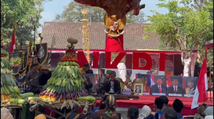 Warga Rayakan HUT Republik Indonesia di Situs Bung Karno di Kediri