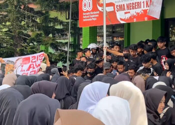 Siswa SMAN 1 Kampak Trenggalek Demo Minta Transparansi Pungutan Sekolah