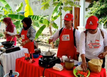 Warga Kabupaten Kediri Peringati HUT RI ke-80 dengan Lomba Masak Nasi Tiwul dan Merias Pasangan