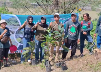 Jurnalis Blitar Tanam Pohon di Kawasan Cagar Budaya Sambut HUT RI ke-80