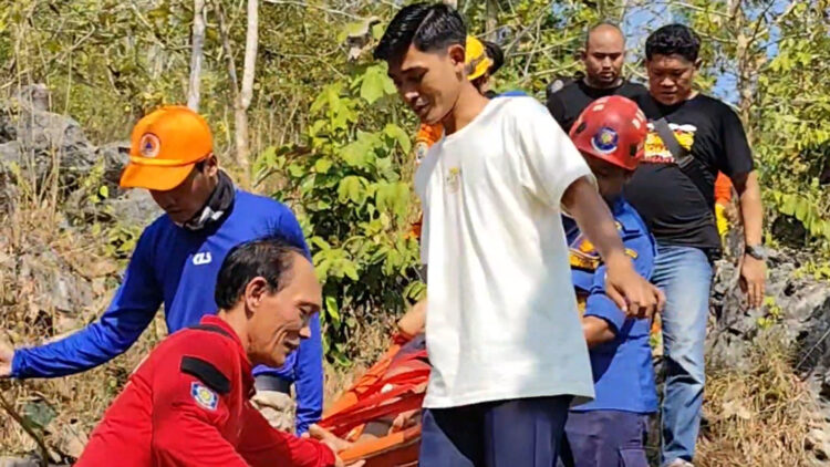 Pelajar Terjatuh di Gunung Cemenung, Damkar Tulungagung Lakukan Evakuasi Dramatis