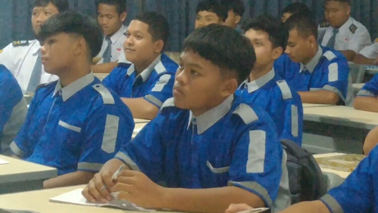 Siswa SMK di Kediri Iuran Dari Uang Saku Untuk Membelikan Sepatu Temannya