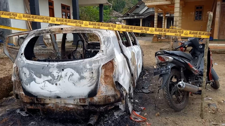 Polisi Buru Pelaku Pembakaran Mobil Kades Di Trenggalek