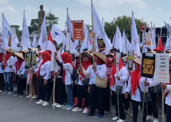 Ratusan Masa Aksi Mahasiswa Dan Petani Gelar Unjuk Rasa Konflik Agraria