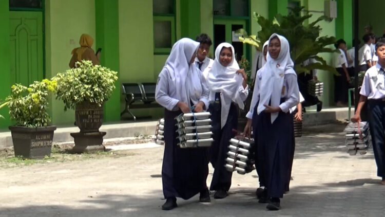 Program Makan Bergizi Gratis di SMPN 1 Jombang Dikeluhkan, Menu Tak Merata hingga Molor Pengiriman