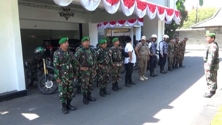 TNI Siagakan Personel 24 Jam di Sejumlah Kantor Pemerintahan Jombang
