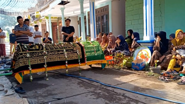 Pedagang Kue Asal Probolinggo Jadi Korban Banjir di Bali