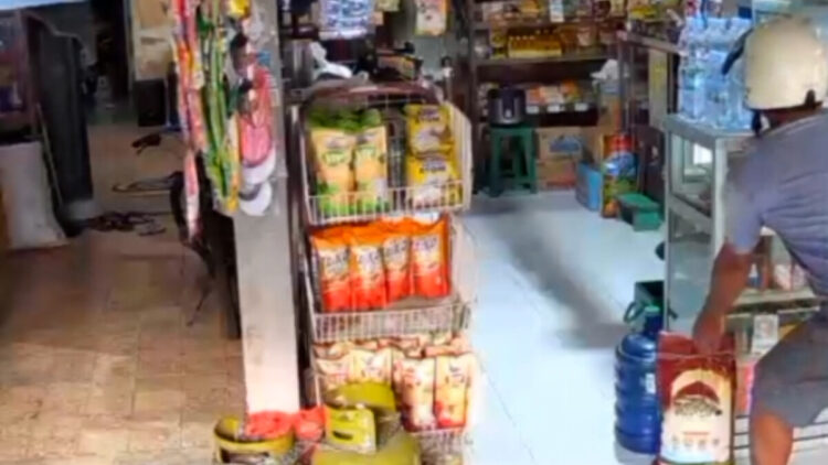 Aksi Pencurian Beras di Probolinggo Terekam CCTV, Pelaku Akhirnya Minta Maaf