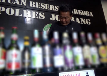 Polres Jombang Amankan Ratusan Botol Miras dalam Razia Pasca Demo